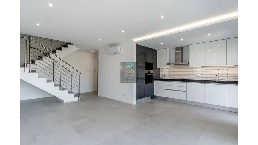 Apartamento T2 para Venda em Portimão Foto 2