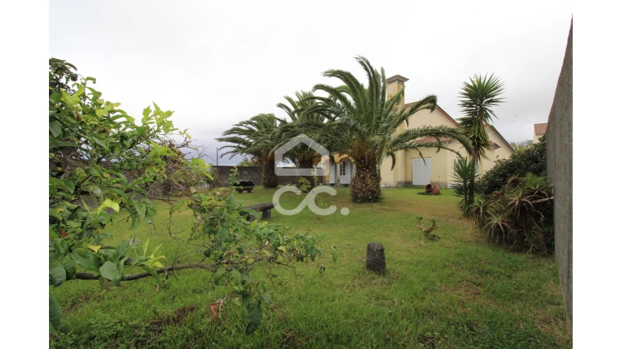 Moradia T5 para Venda em Fenais da Luz Foto 1