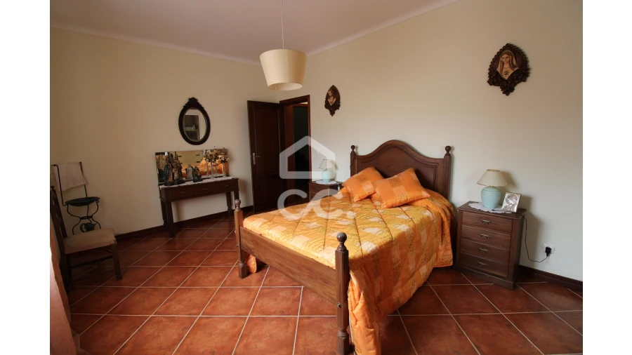 Moradia T5 para Venda em Fenais da Luz Foto 11