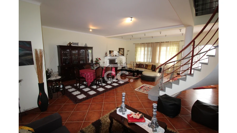 Moradia T5 para Venda em Fenais da Luz Foto 7