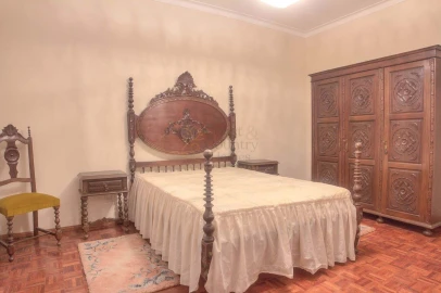 Moradia T4 para Venda em Loule (São Clemente)