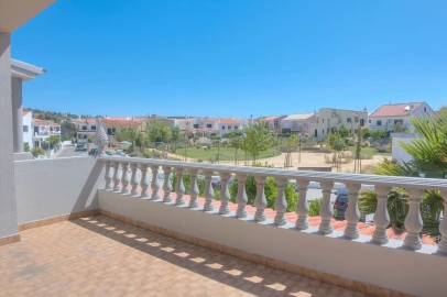 Moradia T4 para Venda em Loule (São Clemente)