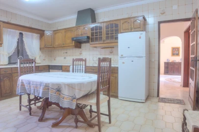 Moradia T4 para Venda em Loule (São Clemente)