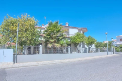 Moradia T4 para Venda em Loule (São Clemente)