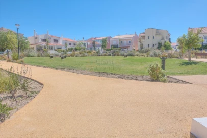 Moradia T4 para Venda em Loule (São Clemente)