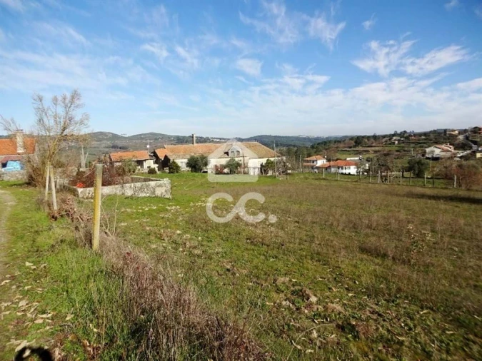 Moradia T5 para Venda em São João da Fresta Foto 3