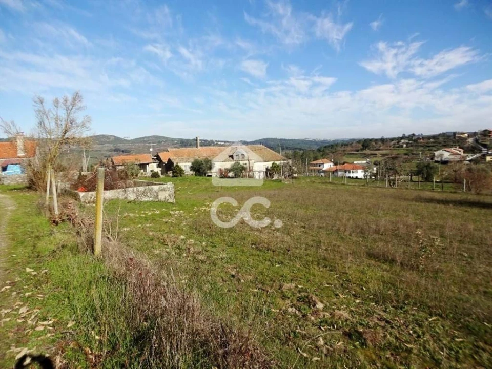 Moradia T5 para Venda em São João da Fresta Foto 3