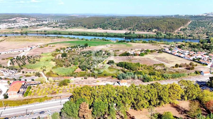 Quinta T20 para Venda em Tramagal Foto 32