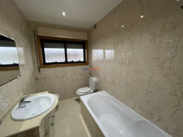 Apartamento T3 para Venda em Póvoa de Varzim, Beiriz e Argivai