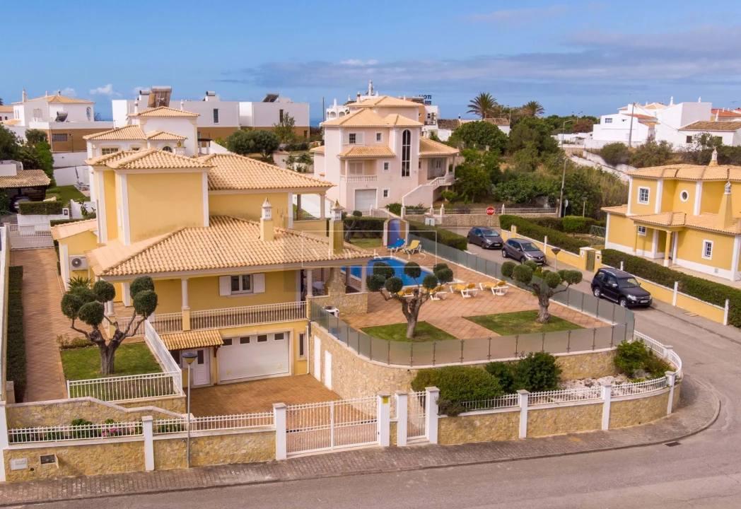 Moradia T4 para Venda em Albufeira e Olhos de Água Foto 18