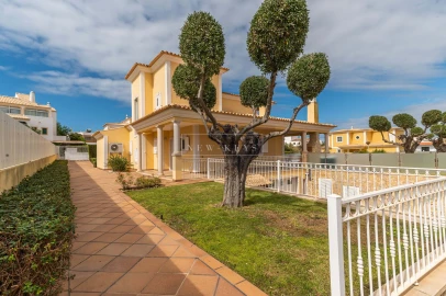 Moradia T4 para Venda em Albufeira e Olhos de Água