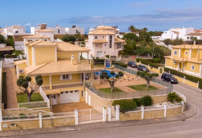 Moradia T4 para Venda em Albufeira e Olhos de Água