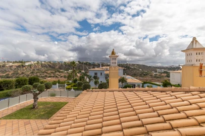 Moradia T4 para Venda em Albufeira e Olhos de Água