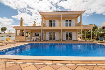 Moradia T4 para Venda em Albufeira e Olhos de Água