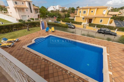 Moradia T4 para Venda em Albufeira e Olhos de Água
