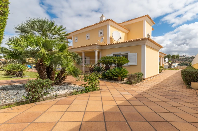 Moradia T4 para Venda em Albufeira e Olhos de Água