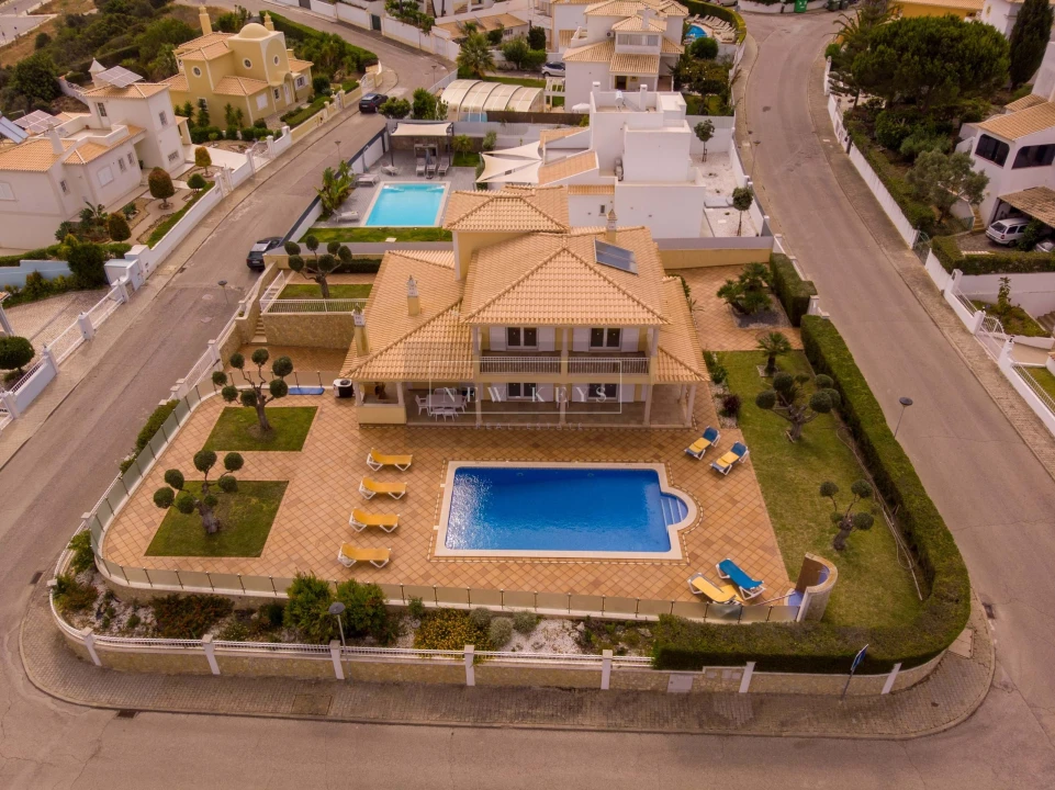 Moradia T4 para Venda em Albufeira e Olhos de Água Foto 17