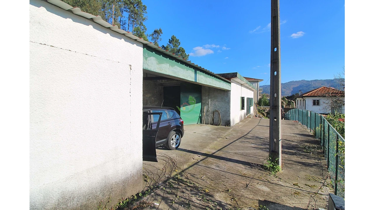 Moradia para Venda em Bouro (Santa Maria) Foto 6