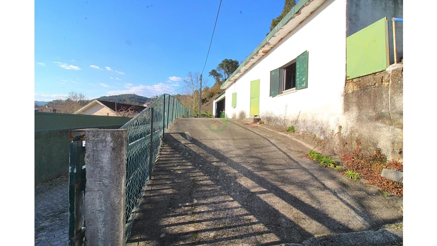 Moradia para Venda em Bouro (Santa Maria) Foto 2