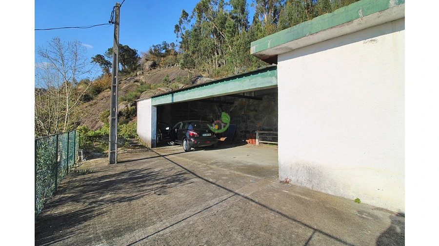 Moradia para Venda em Bouro (Santa Maria) Foto 3