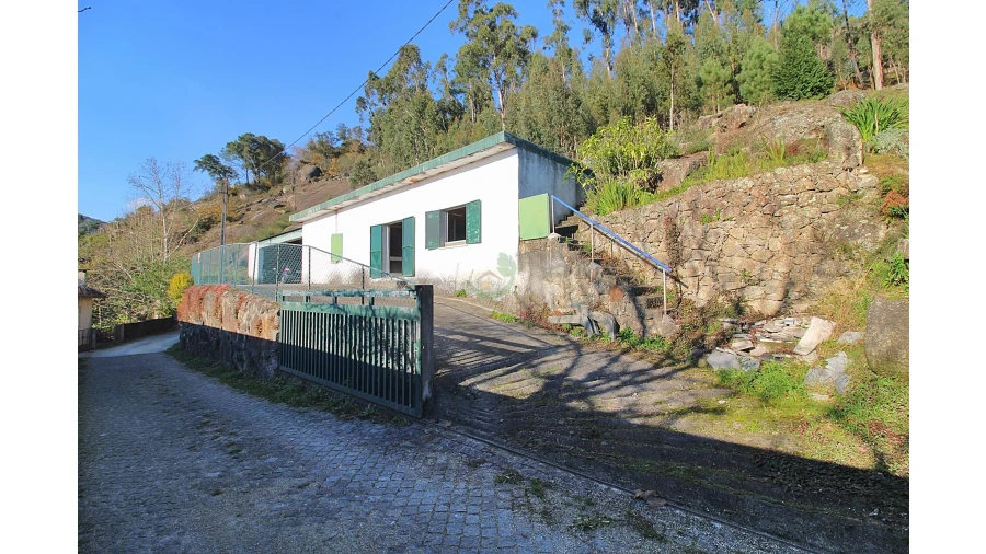 Moradia para Venda em Bouro (Santa Maria)