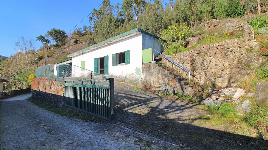 Moradia para Venda em Bouro (Santa Maria)