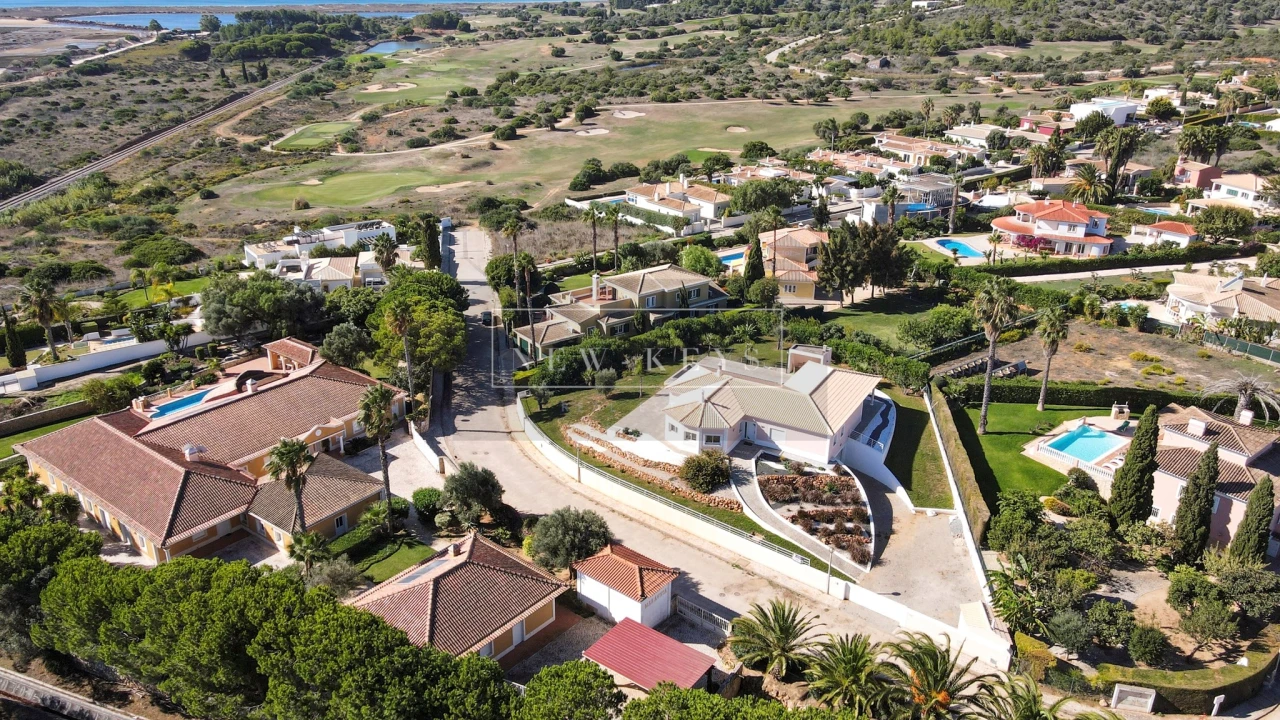 Moradia T3 para Venda em Odiaxere Foto 5