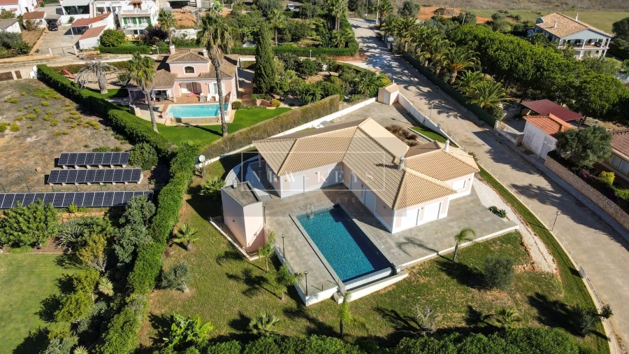 Moradia T3 para Venda em Odiaxere Foto 4