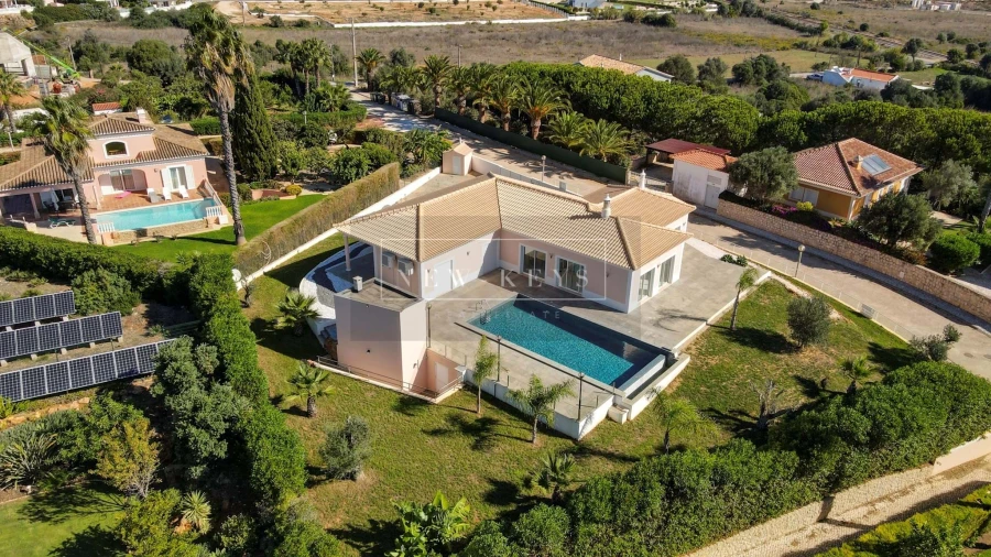 Moradia T3 para Venda em Odiaxere Foto 6