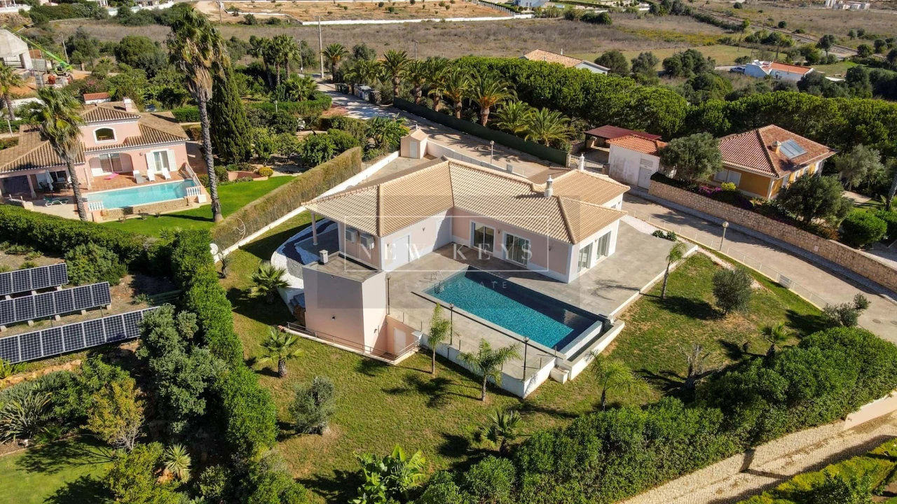 Moradia T3 para Venda em Odiaxere Foto 6