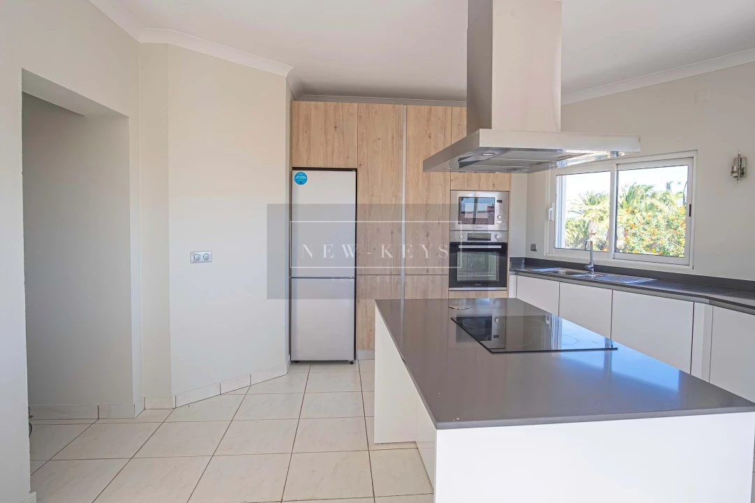 Moradia T3 para Venda em Odiaxere Foto 10
