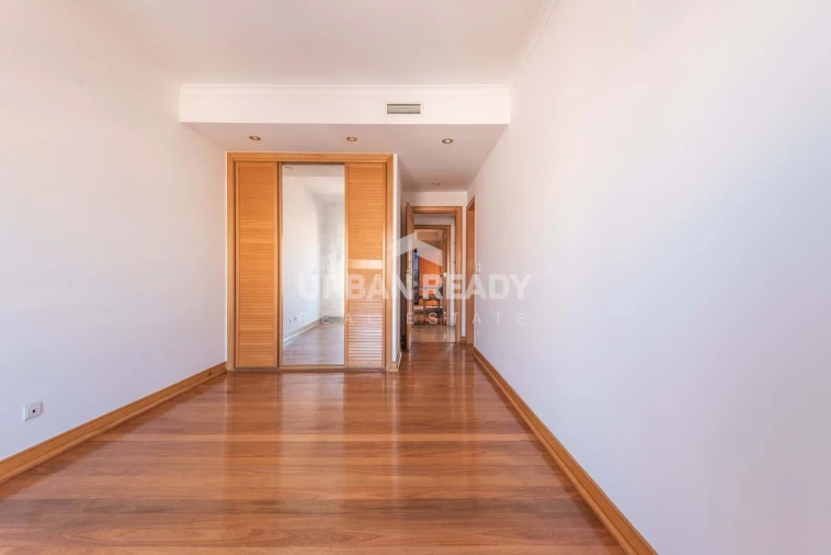 Apartamento T3 para Venda em Almada, Cova da Piedade, Pragal e Cacilhas Foto 23