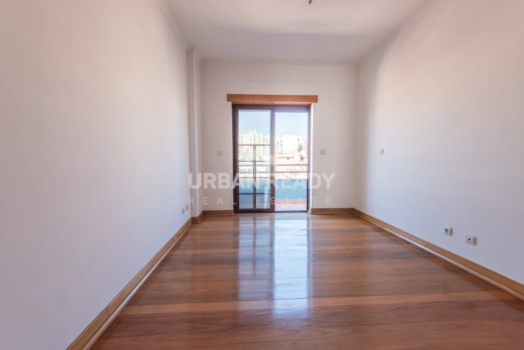 Apartamento T3 para Venda em Almada, Cova da Piedade, Pragal e Cacilhas Foto 22