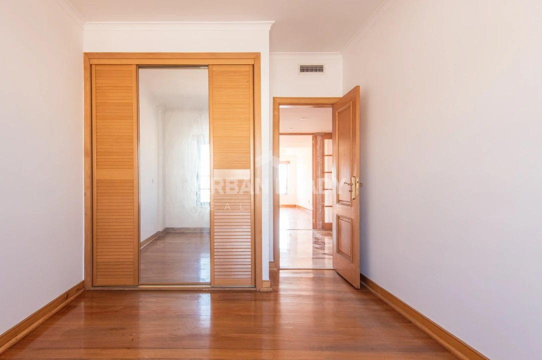 Apartamento T3 para Venda em Almada, Cova da Piedade, Pragal e Cacilhas Foto 14
