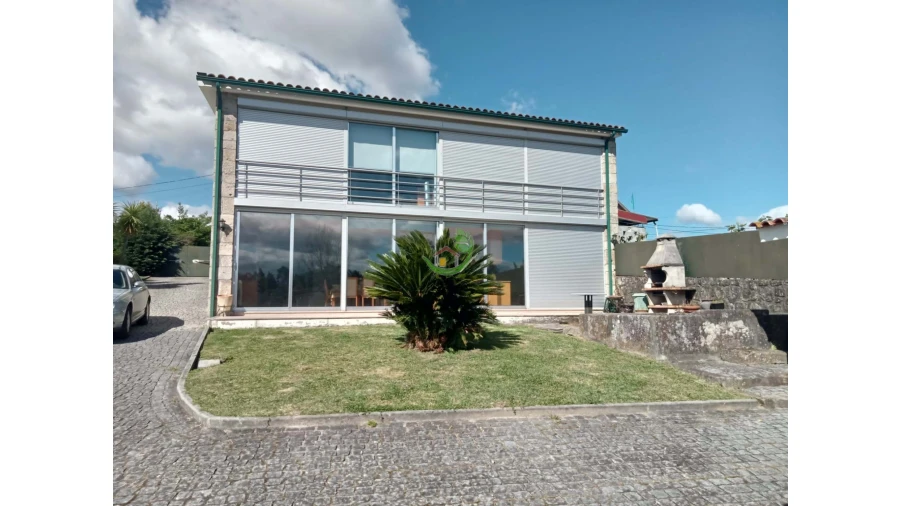 Moradia T3 para Venda em São Paio de Oleiros Foto 1