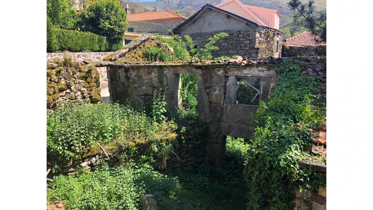 Moradia para Venda em Vila e Roussas Foto 4