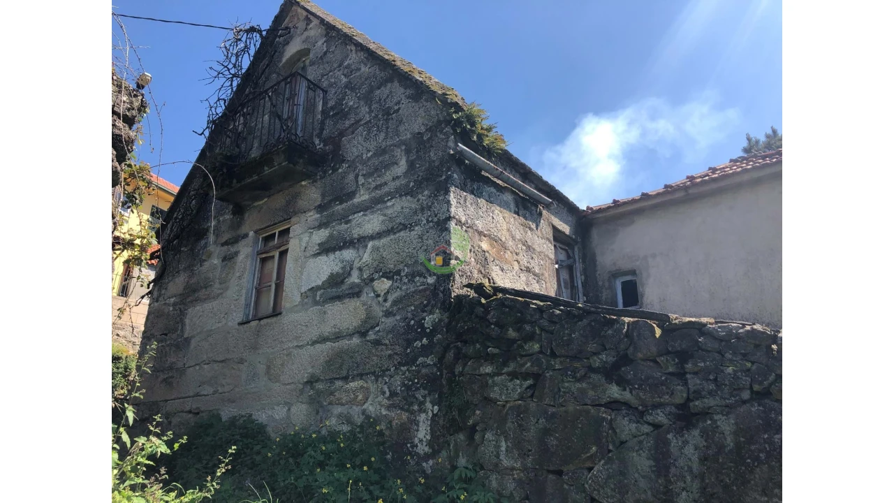 Moradia para Venda em Vila e Roussas Foto 8