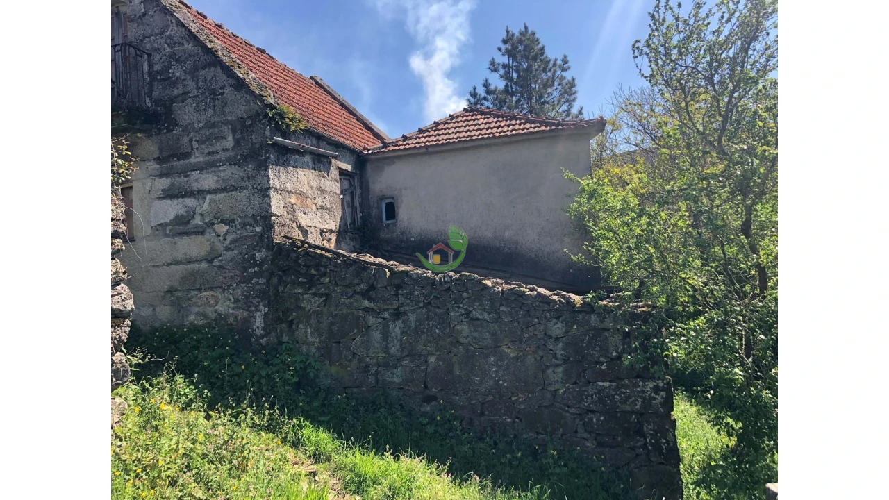 Moradia para Venda em Vila e Roussas Foto 17