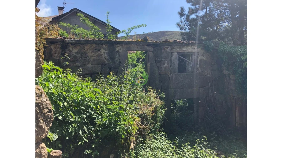 Moradia para Venda em Vila e Roussas Foto 12