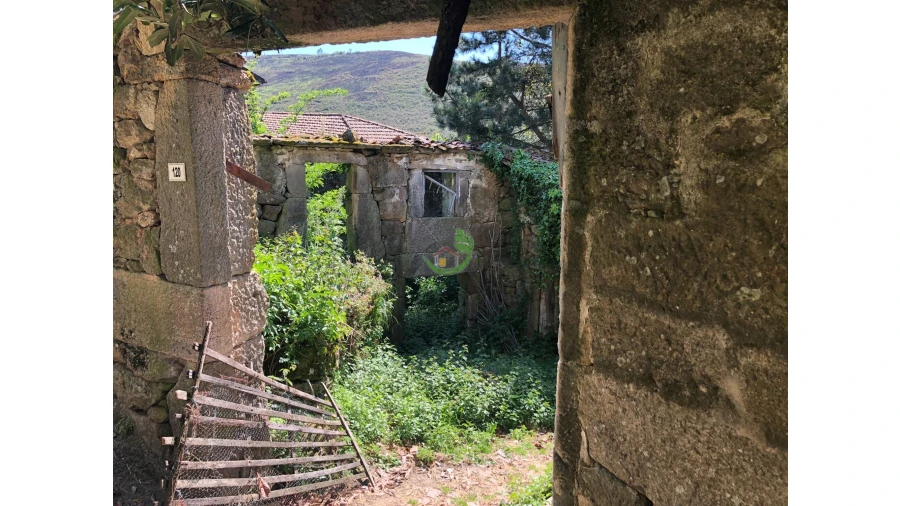 Moradia para Venda em Vila e Roussas Foto 3