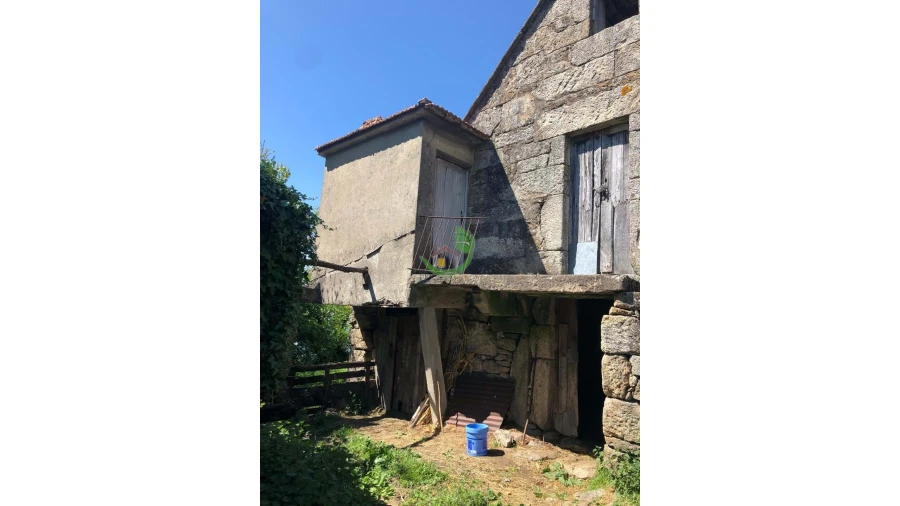 Moradia para Venda em Vila e Roussas