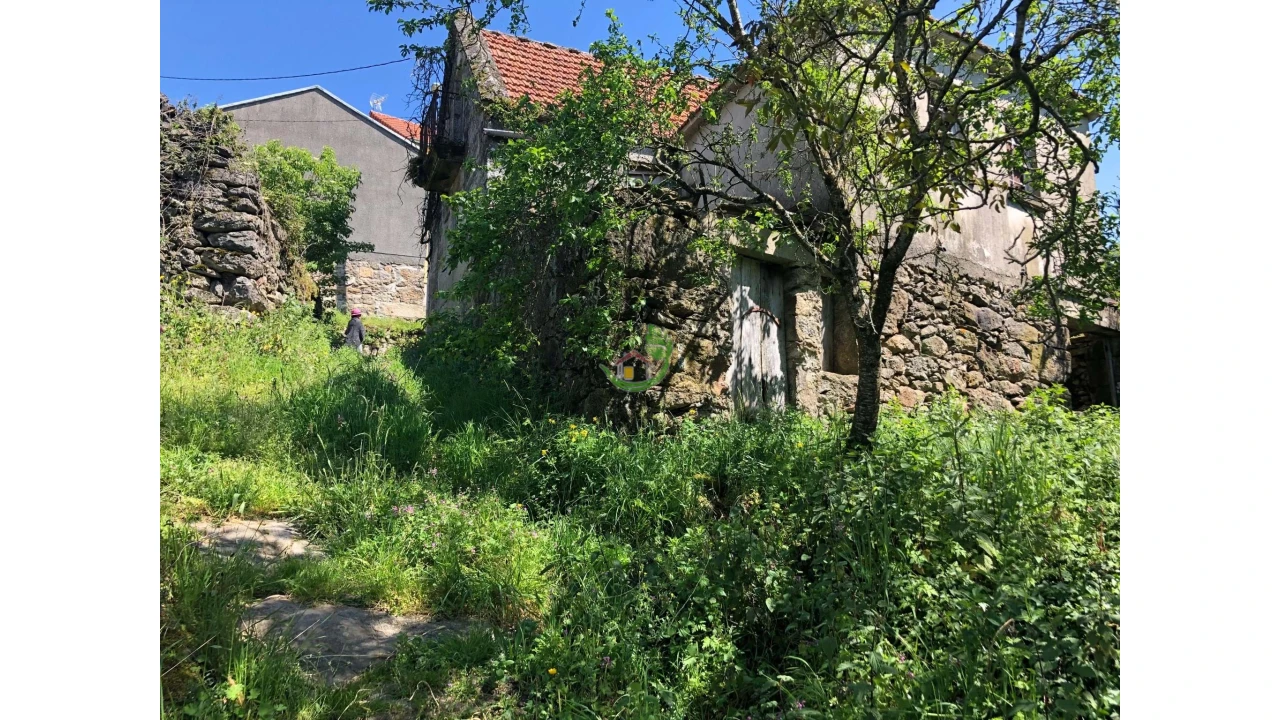 Moradia para Venda em Vila e Roussas Foto 9