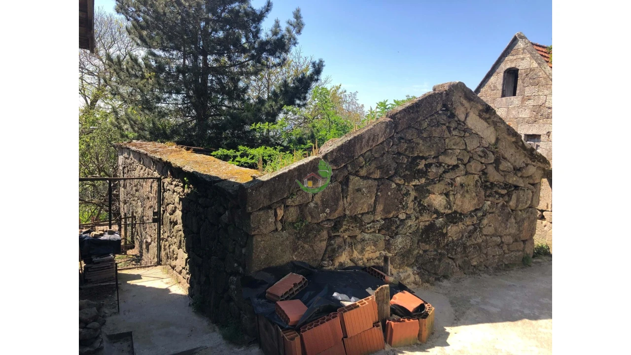 Moradia para Venda em Vila e Roussas Foto 18