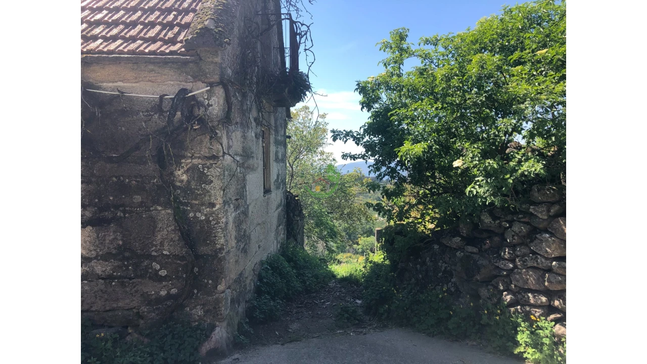 Moradia para Venda em Vila e Roussas Foto 6