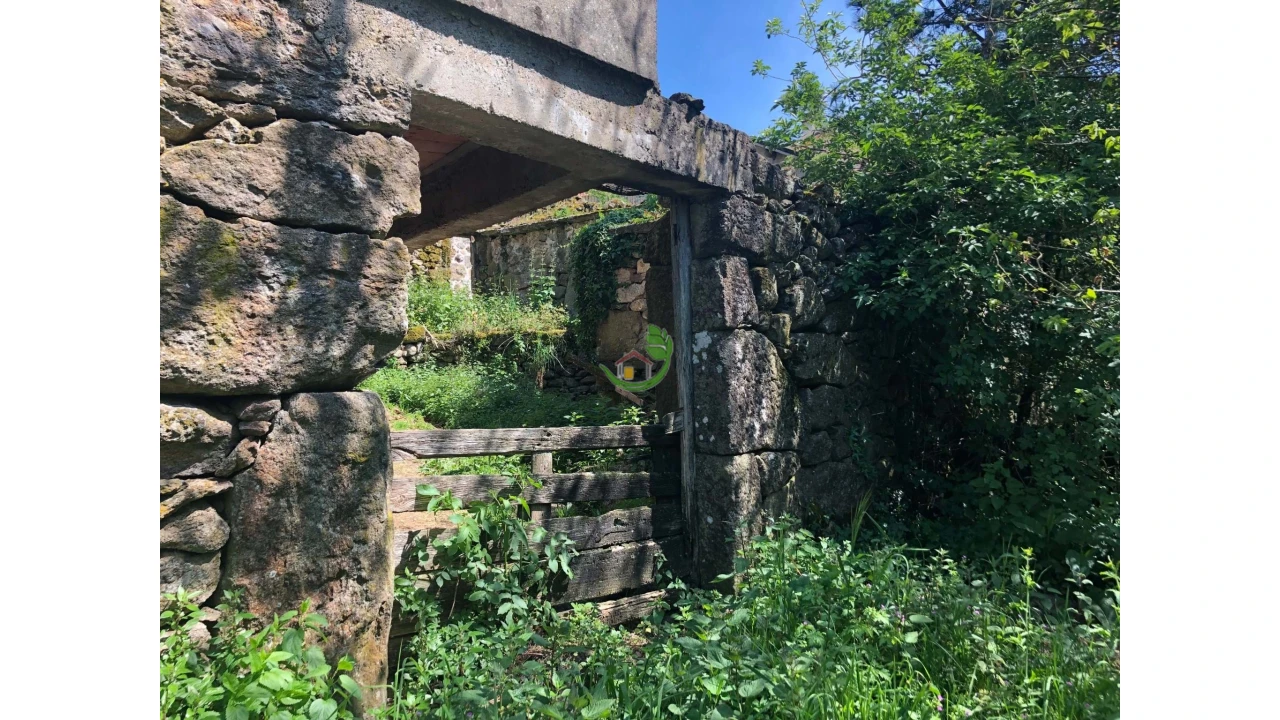 Moradia para Venda em Vila e Roussas Foto 14