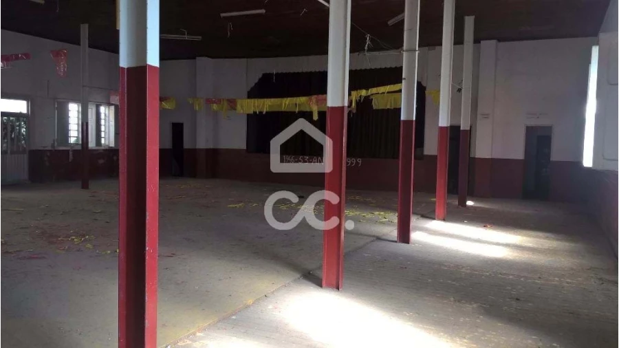 Armazém para Venda em Vieira de Leiria