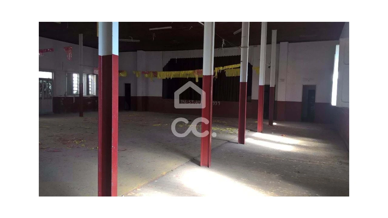 Armazém para Venda em Vieira de Leiria Foto 1