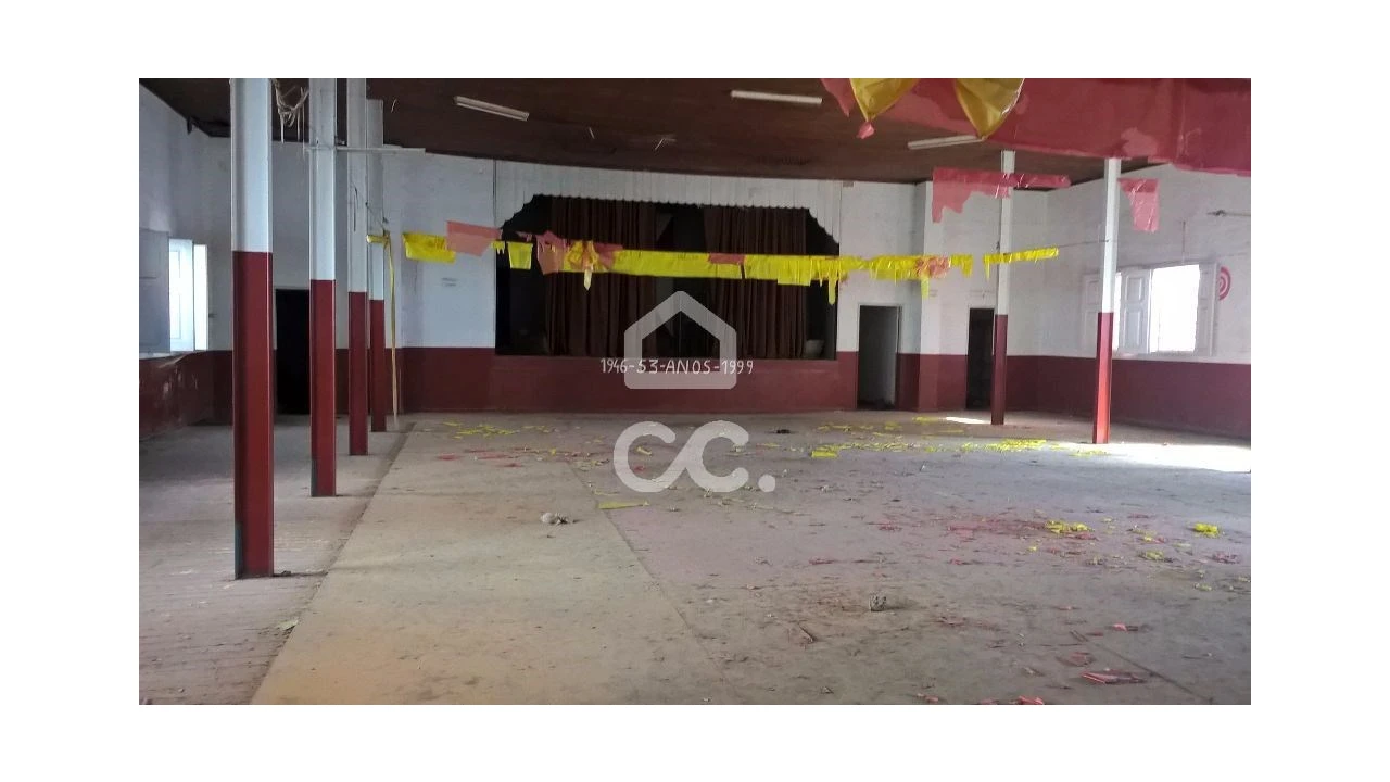 Armazém para Venda em Vieira de Leiria Foto 4