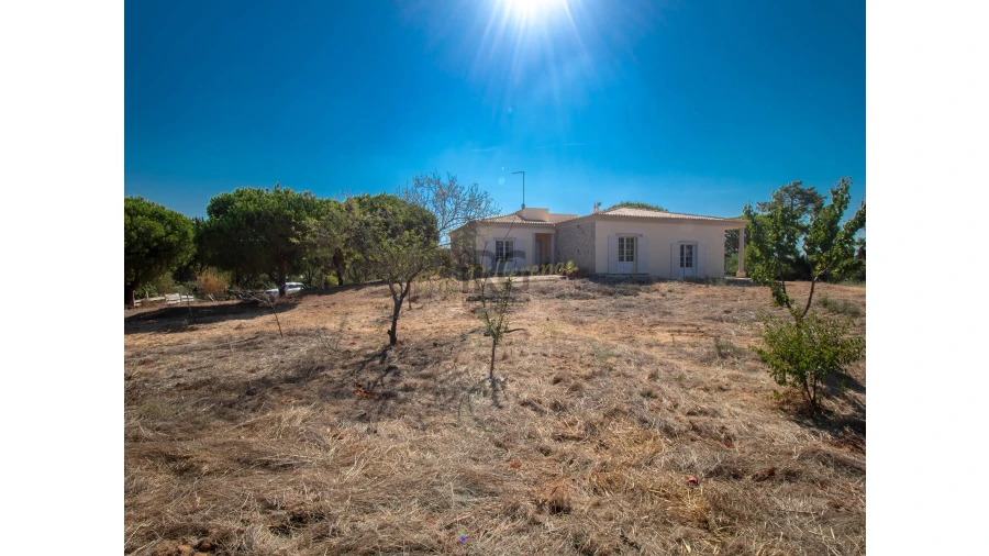 Moradia T3 para Venda em Quarteira Foto 2