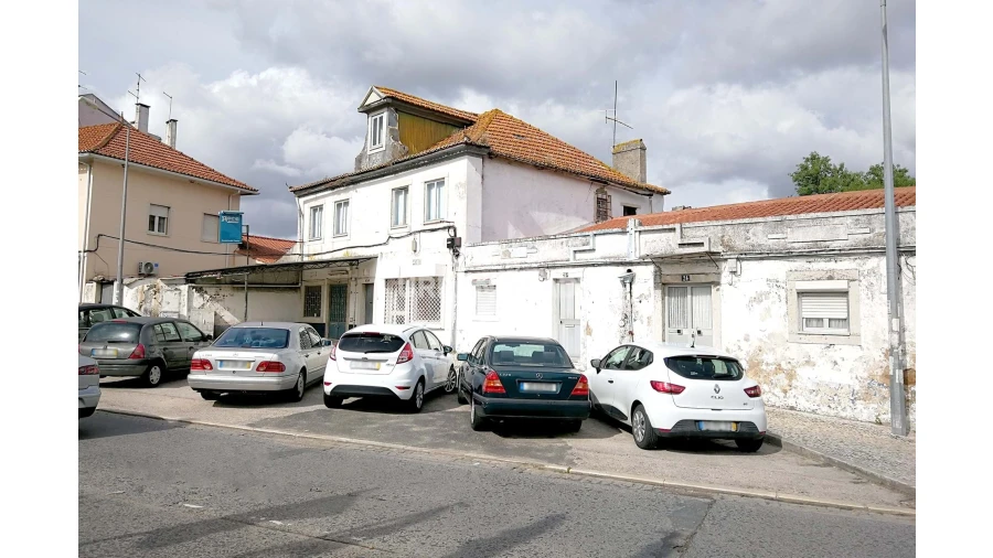 Prédio para Venda em Loures Foto 18